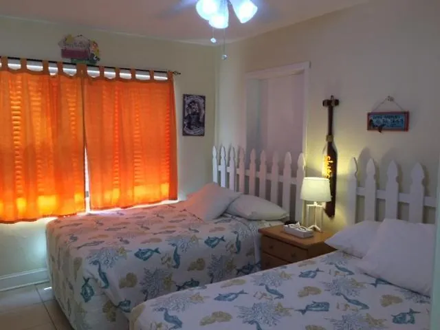Shipwreck Motel 2*
