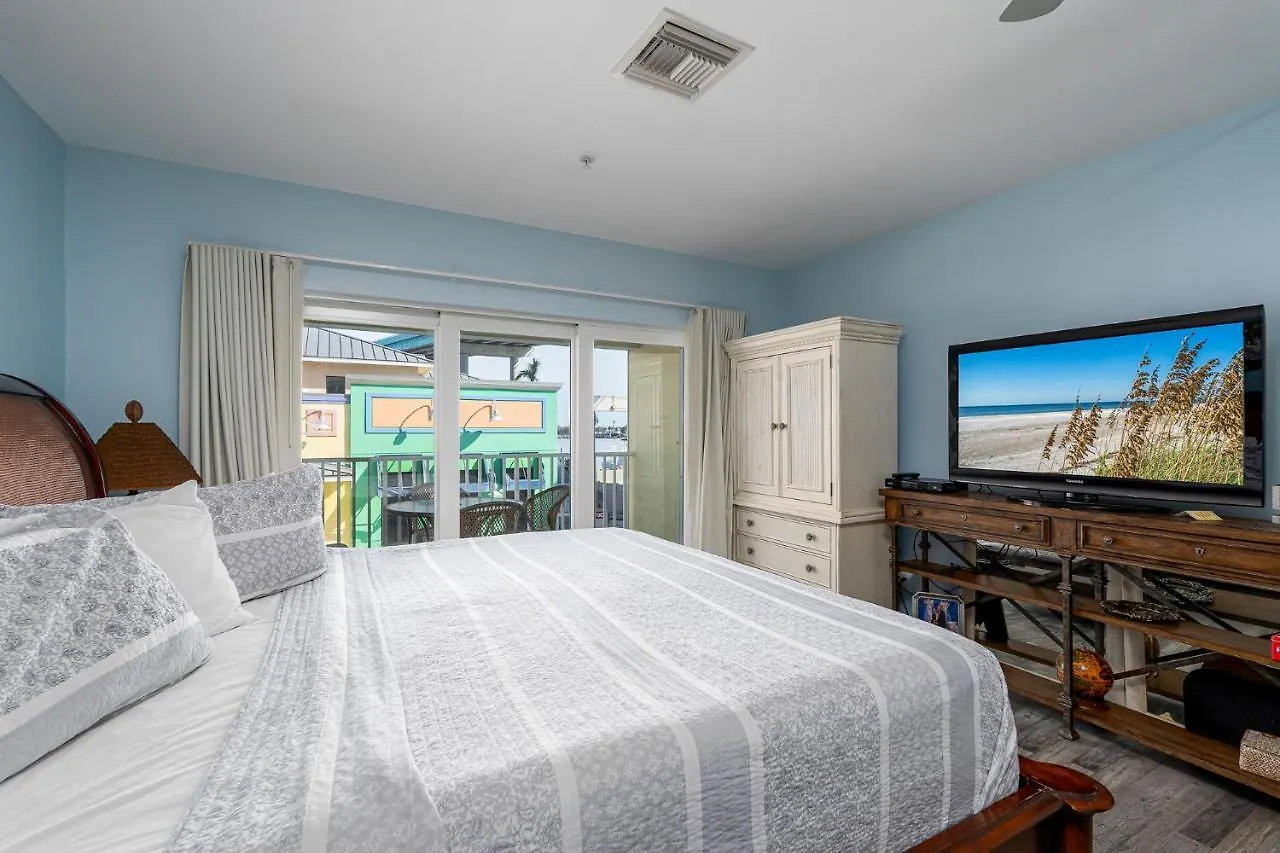 Harbour House At The 210 * Fort Myers Beach
