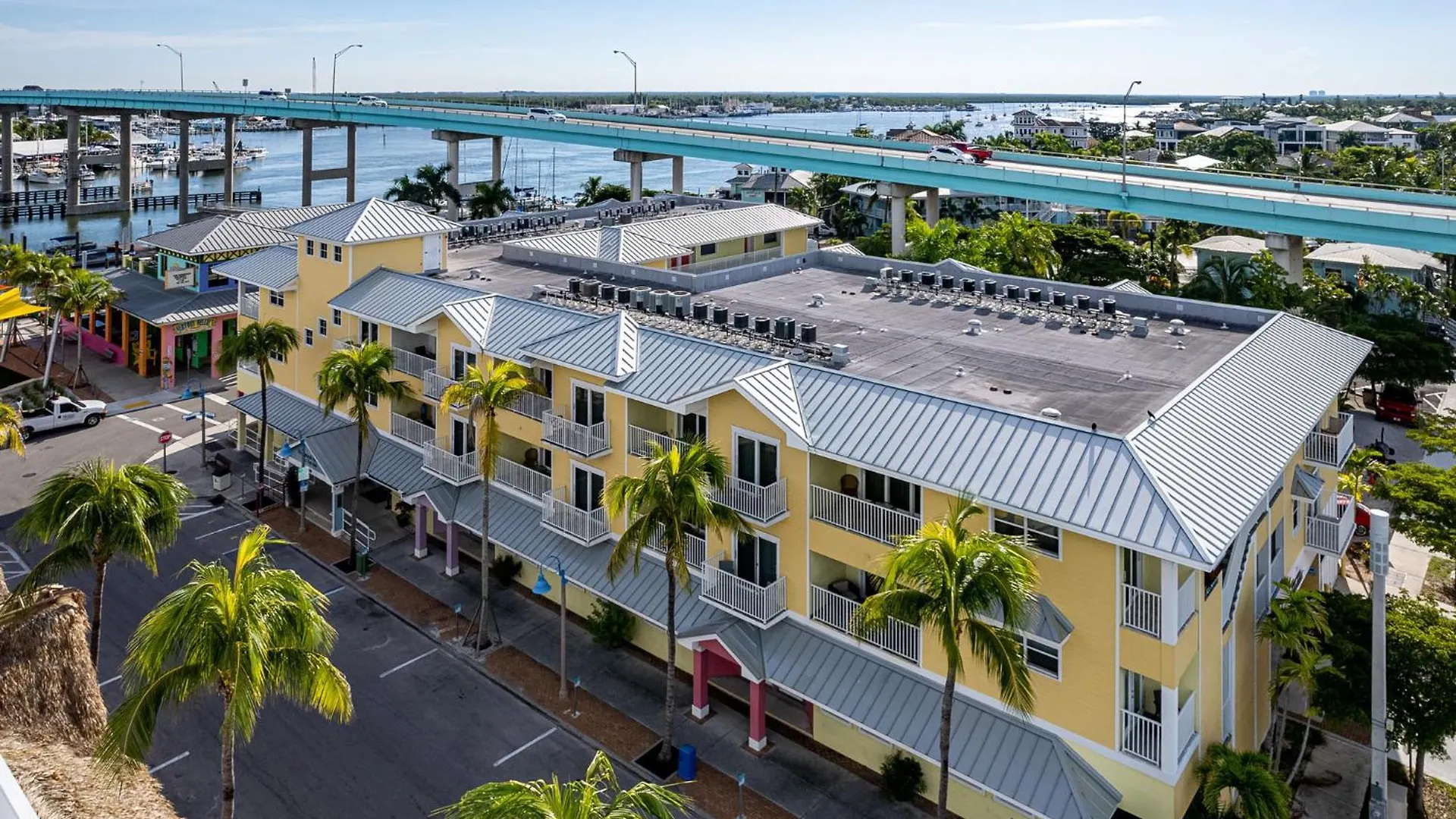 Harbour House At The 209 * Fort Myers Beach