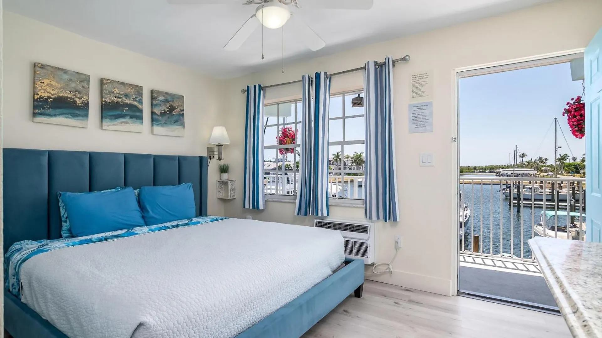 Latitude 26 Waterfront Boutique - Myers