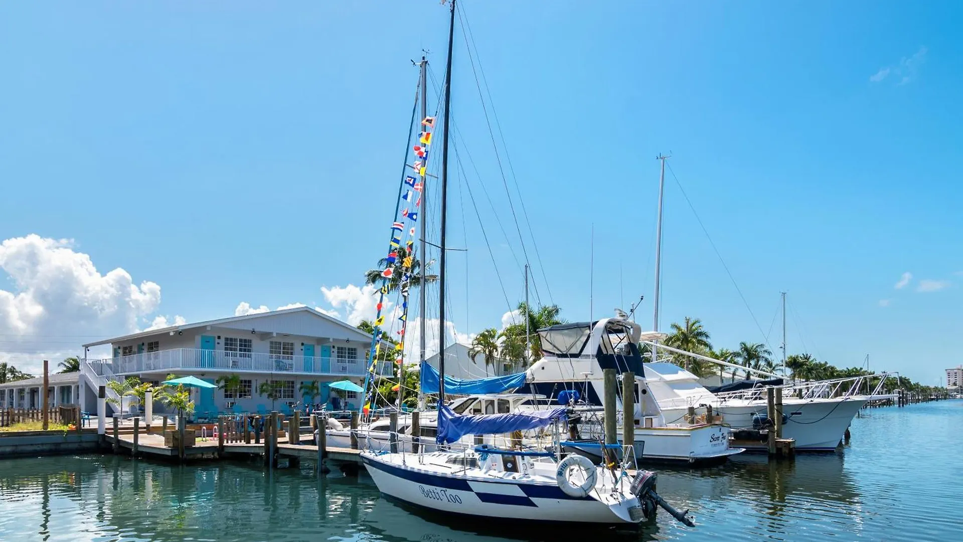 イン Latitude 26 Waterfront Boutique - Myers 2*