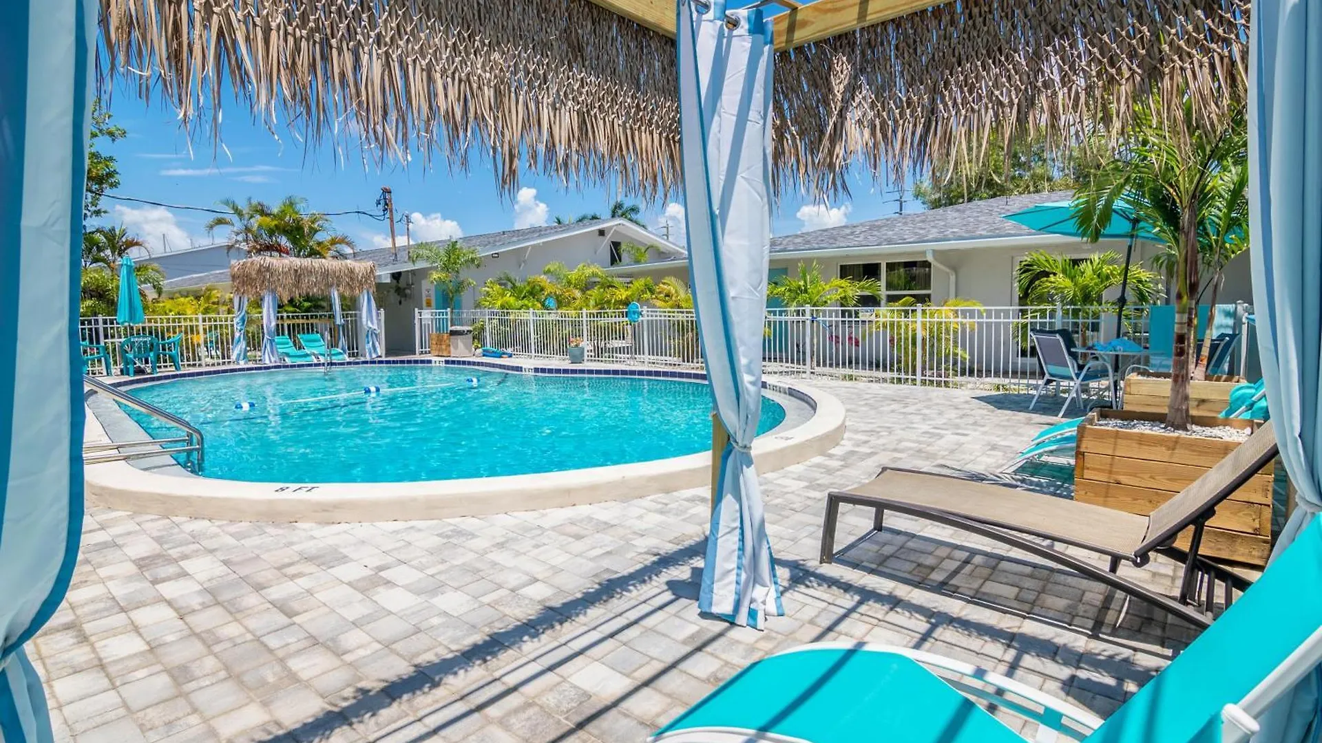 イン Latitude 26 Waterfront Boutique - Myers 2*