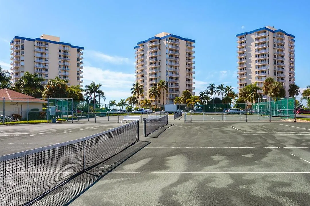 Estero Beach & Tennis 805a,1 Bedroom, Sleeps 4, Heated Pool, Elevator * Fort Myers Beach