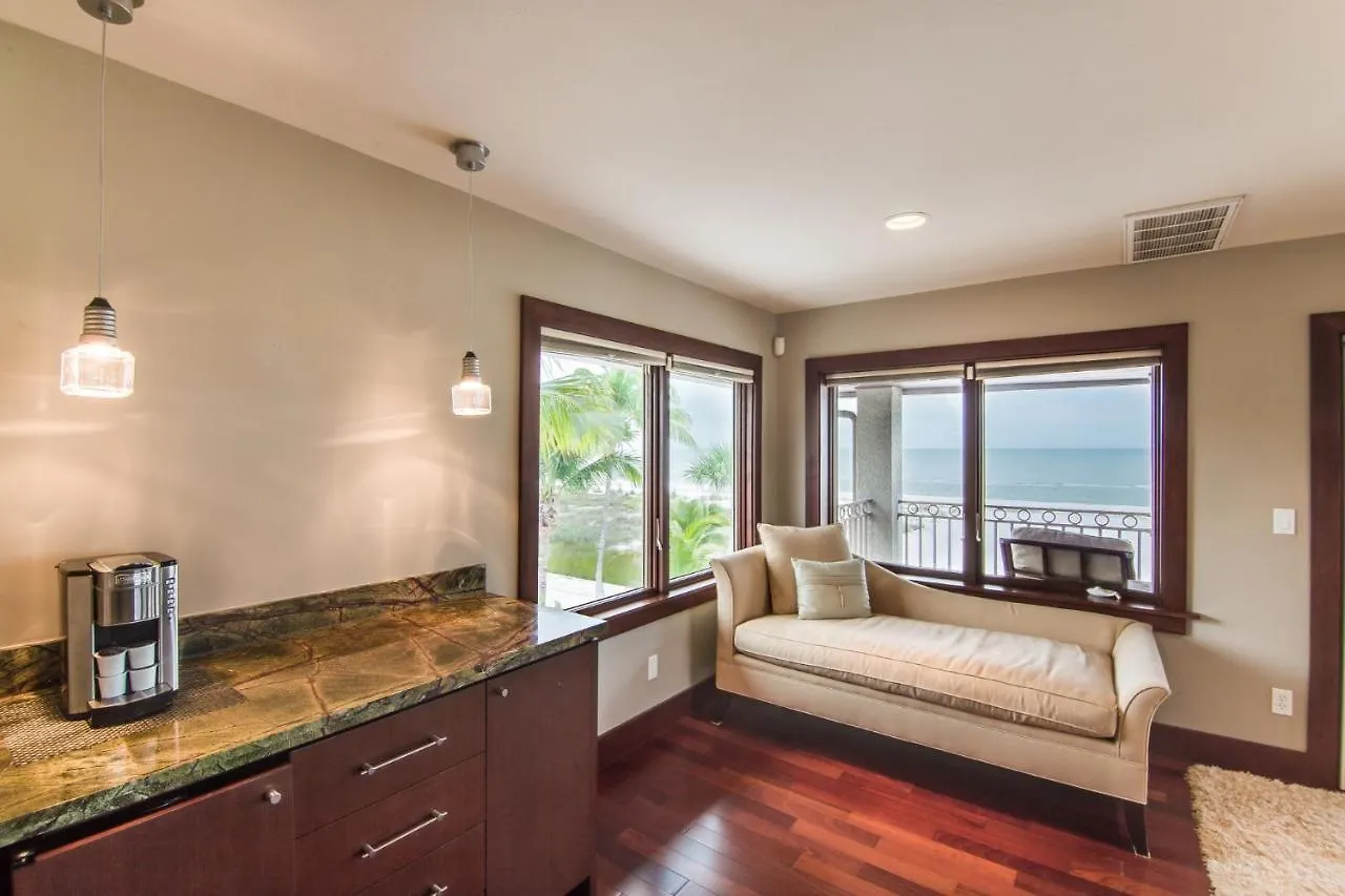 Apartment Beachfront Palace
