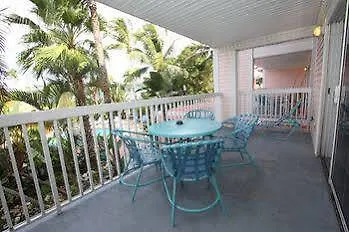 Lighthouse Resort: & 3* Fort Myers Beach