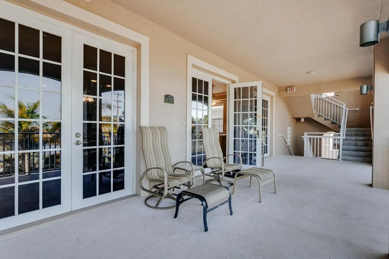 Whitecap Beachfront Splendor דירה פורט מיירס ביץ'
