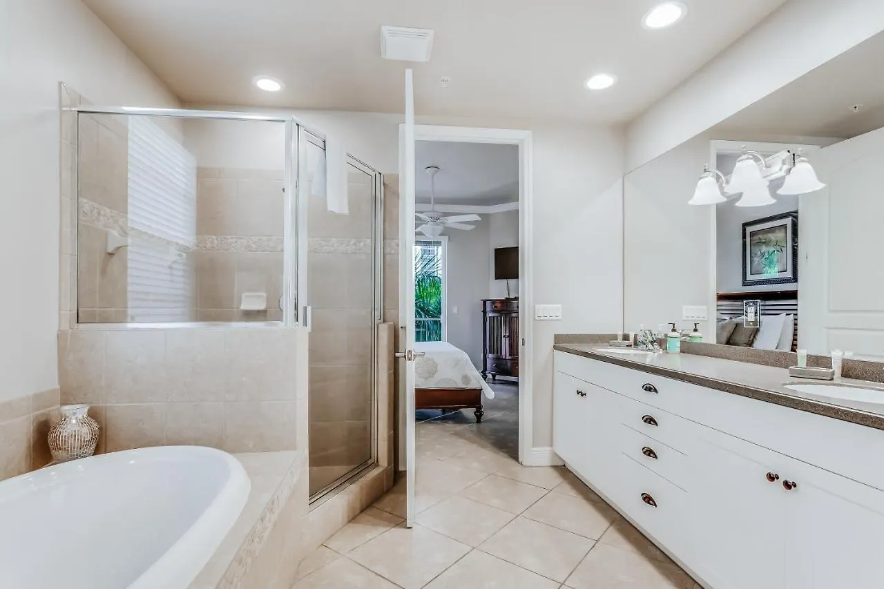 דירה Whitecap Beachfront Splendor פורט מיירס ביץ'