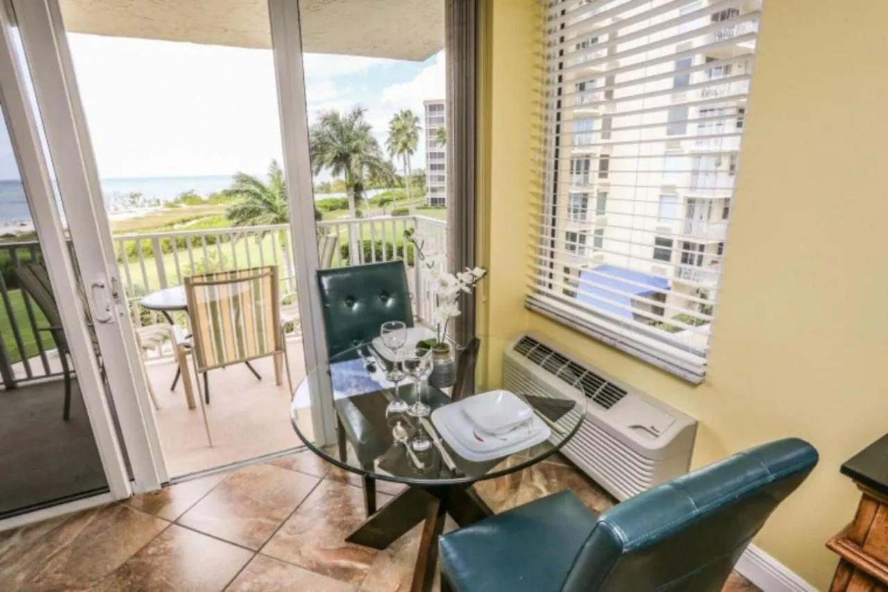 Estero And Tennis Club 305b