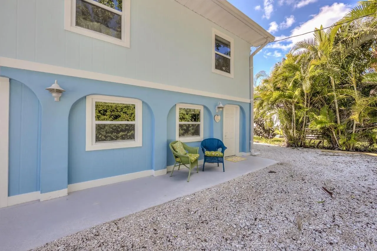 Matanzas Retreat On The Canal * Fort Myers Beach
