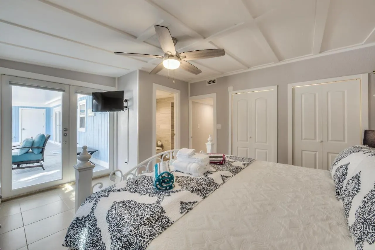 Matanzas Retreat On The Canal * Fort Myers Beach