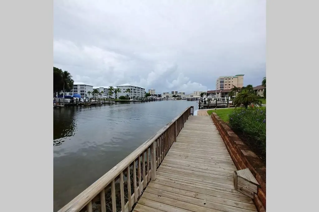 Casa de Férias Luxury Beach Condo Located On The Bay In A Tropical Oasis!!! Fort Myers Beach