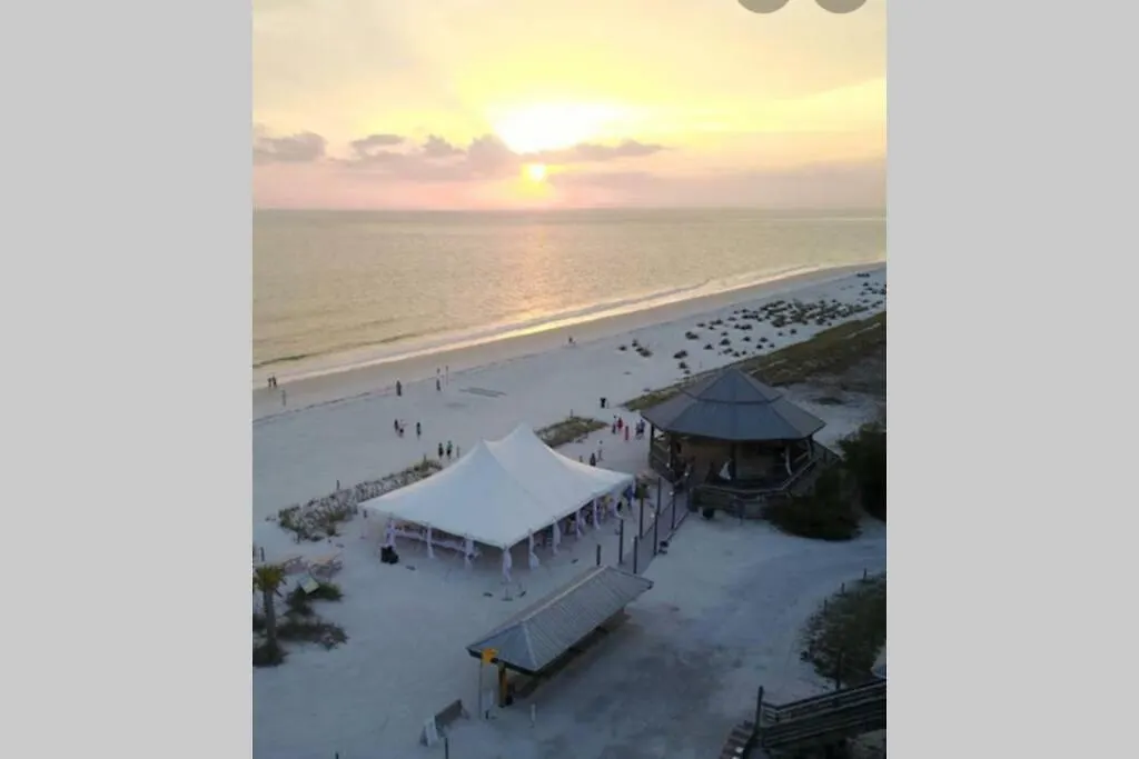 Luxury Beach Condo Located On The Bay In A Tropical Oasis!!! *