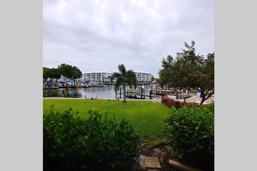 Luxury Beach Condo Located On The Bay In A Tropical Oasis!!!