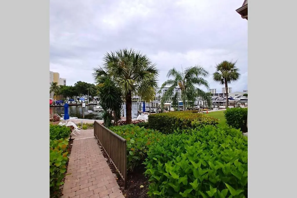 Luxury Beach Condo Located On The Bay In A Tropical Oasis!!! *