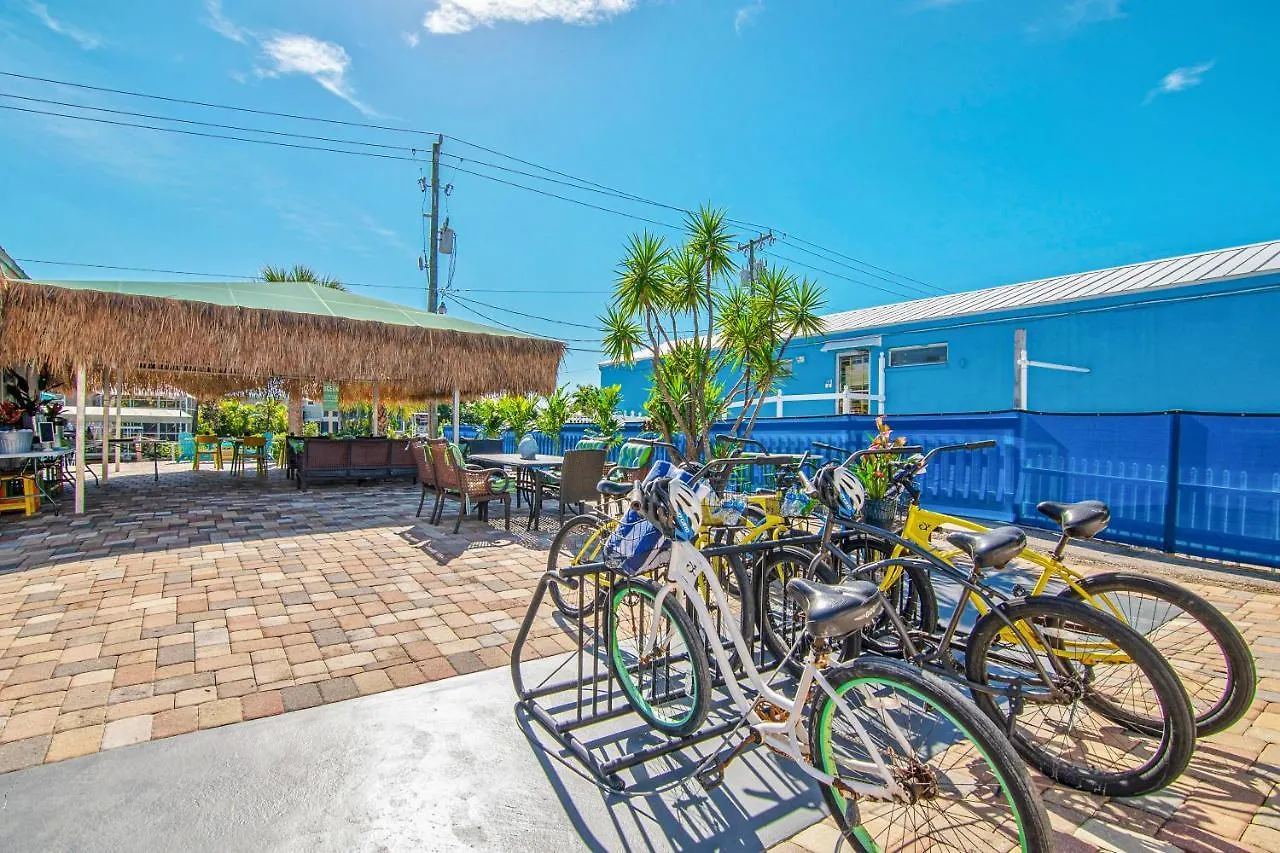 מוטל Latitude 26 Waterfront And Marina 3*