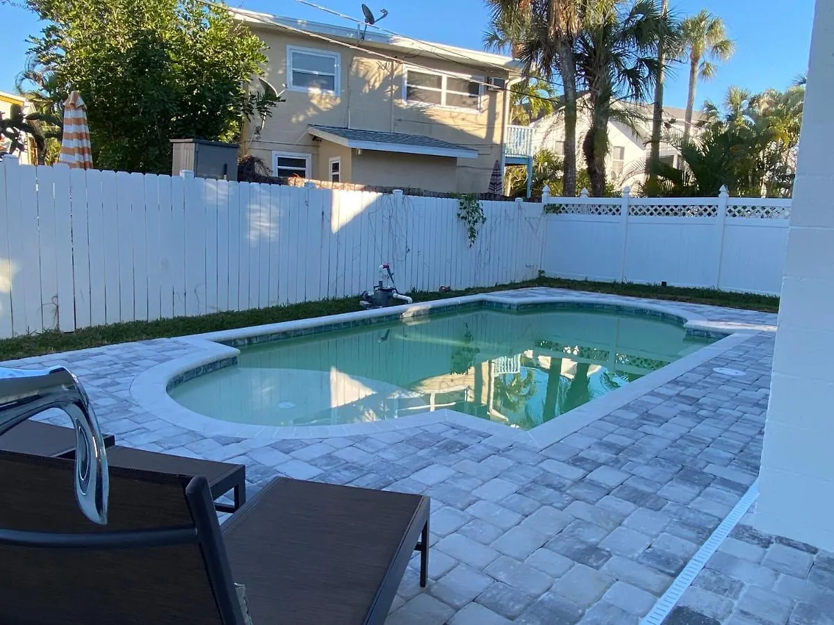 Brand New Tropical Paradise Pool - Walk To And Downtown 別荘