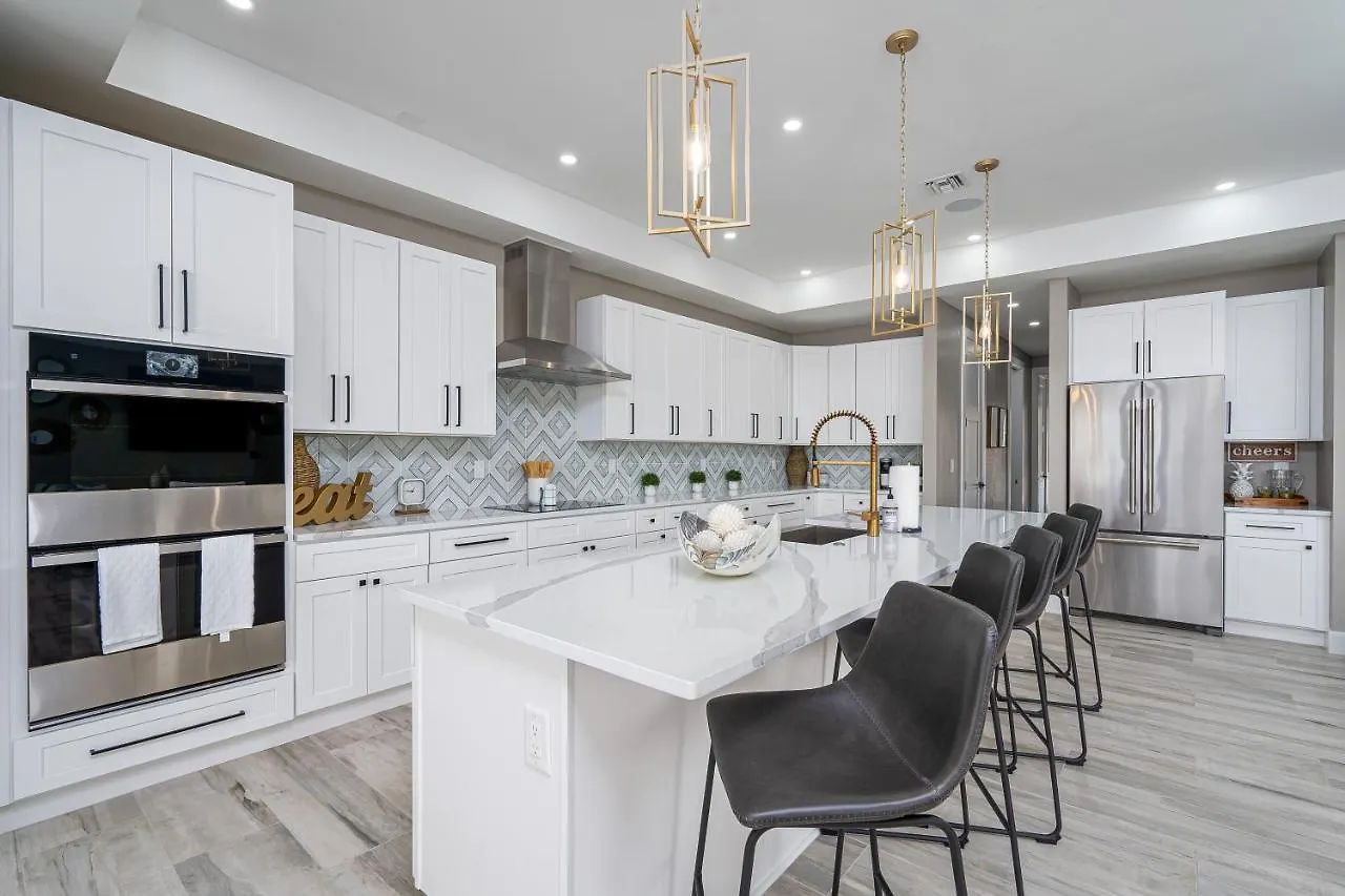 Magnificent New Build Private Pool On The North Tip Of Myers Beach! * Fort Myers Beach