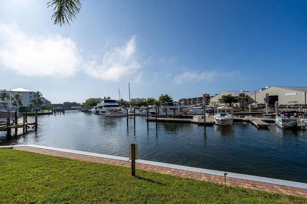 Palm Harbor Penthouse With Marina Views
