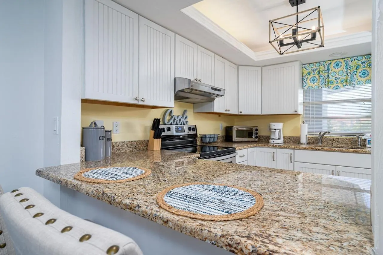 Royal Pelican - New Listing - 4511 Bay Ln * Fort Myers Beach