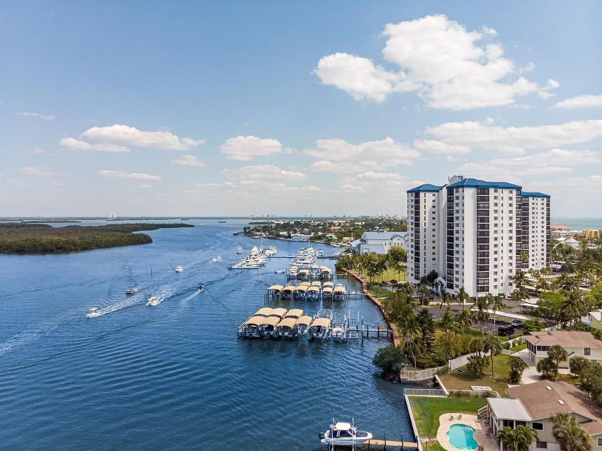 Daire Immaculate Gated Community - Just Across The Street From The Beach! *