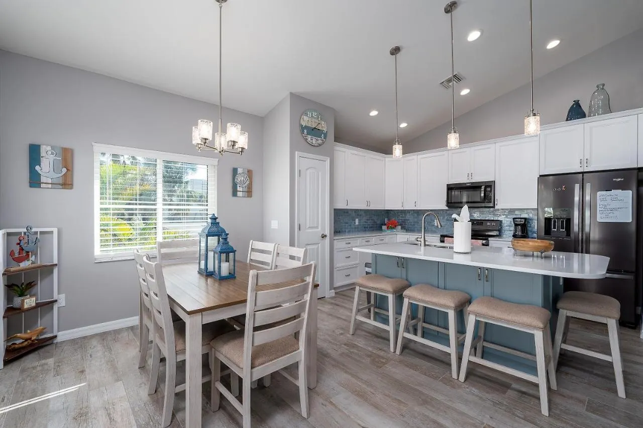 233 Delmar Avenue - Beautiful Private Pool Home Tatil Evi