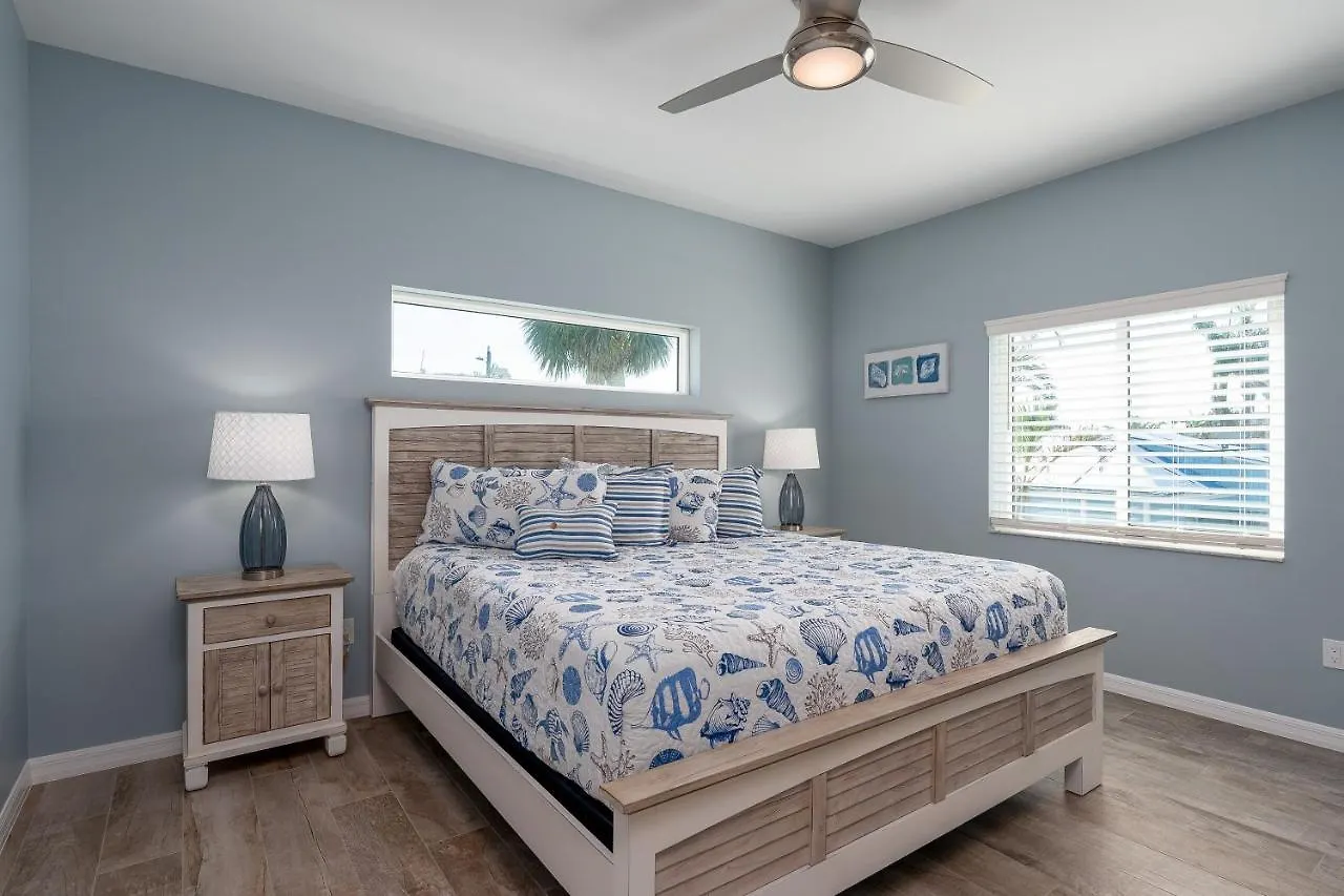 Tatil Evi 233 Delmar Avenue - Beautiful Private Pool Home