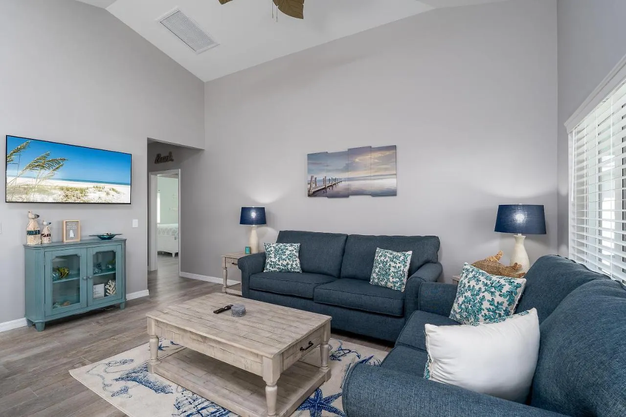 233 Delmar Avenue - Beautiful Private Pool Home Tatil Evi *