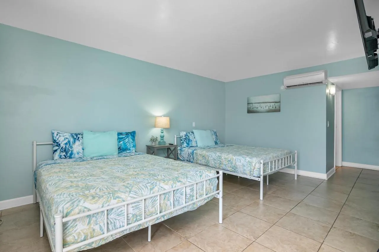 מוטל Latitude 26 Waterfront And Marina