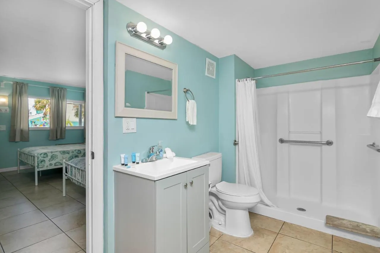 מוטל Latitude 26 Waterfront And Marina 3*