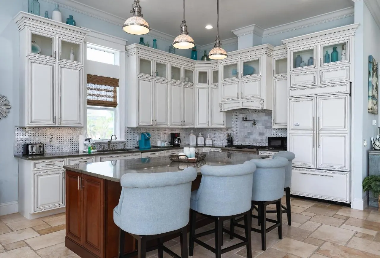 Beautiful With Private Pool On The North End Of Myers Beach!