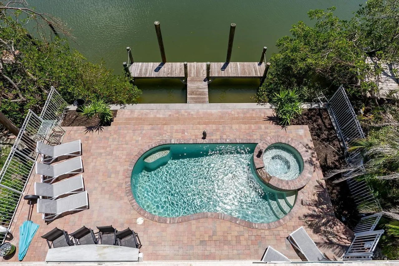 度假居 Beautiful With Private Pool On The North End Of Myers Beach! 迈尔斯堡海滩
