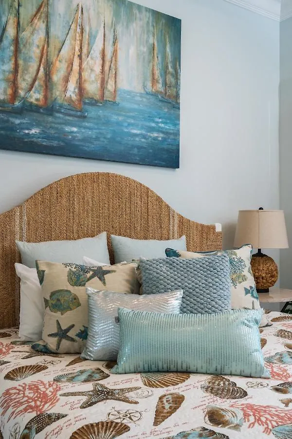 Beautiful With Private Pool On The North End Of Myers Beach!