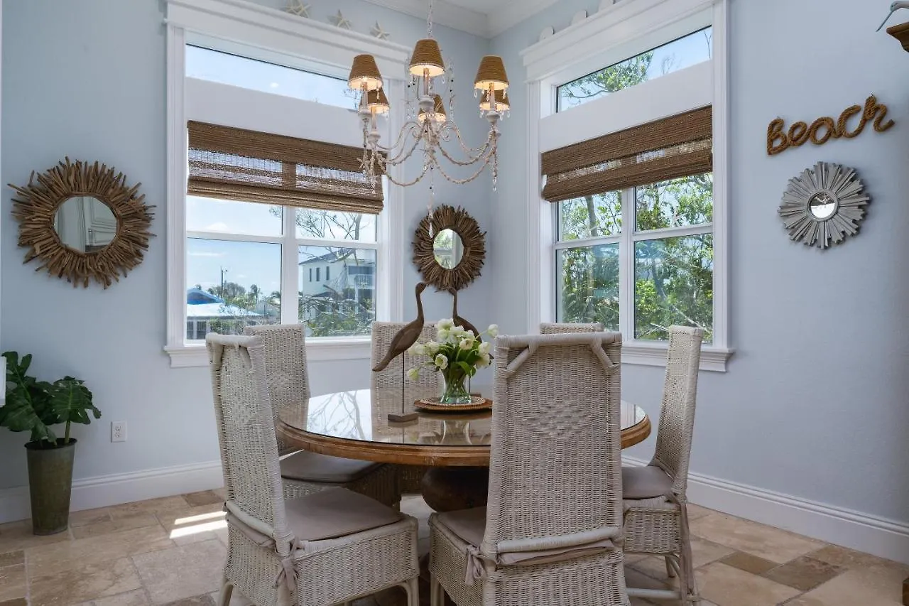 Beautiful With Private Pool On The North End Of Myers Beach! 度假居 迈尔斯堡海滩