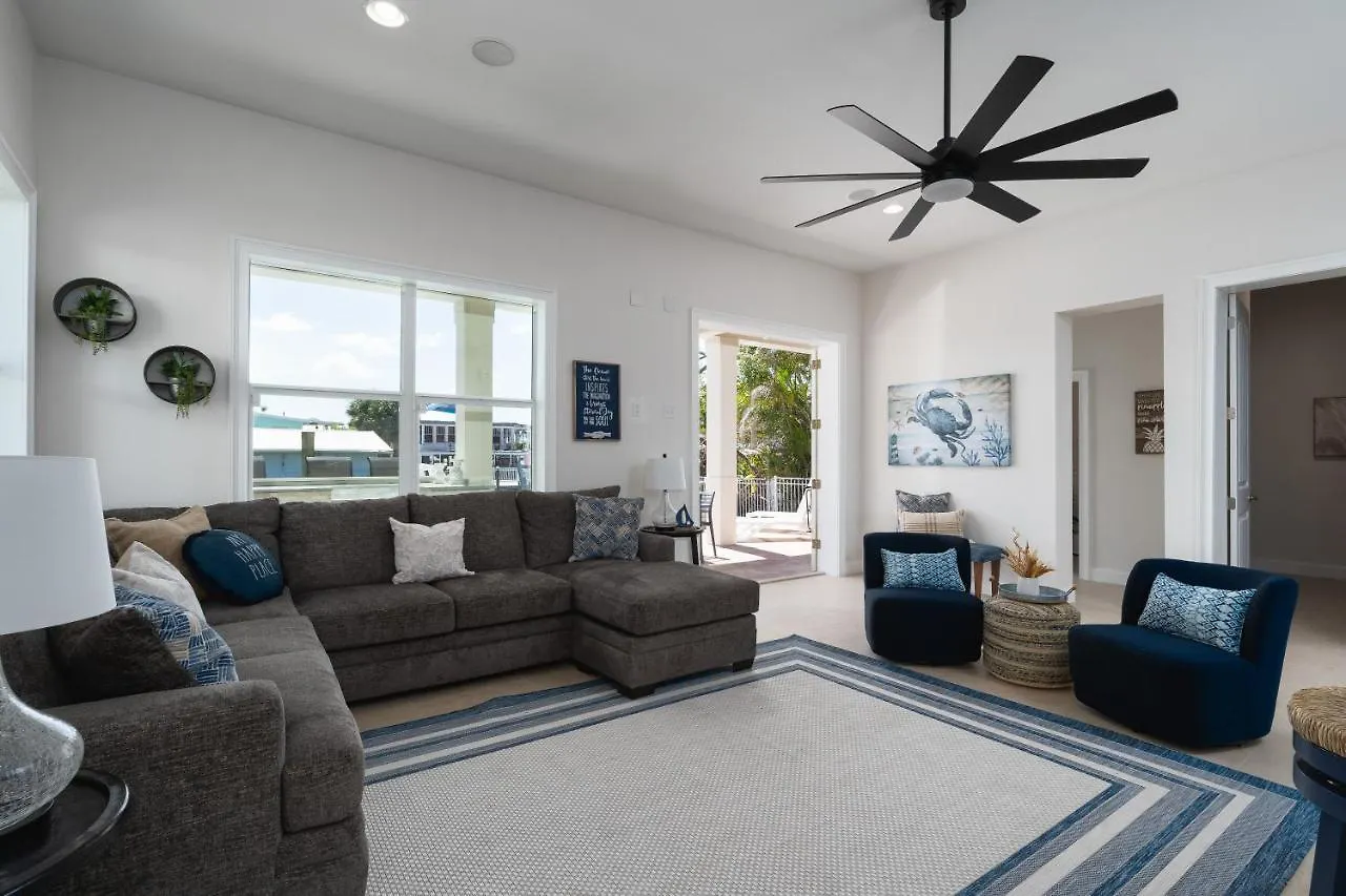 Beautiful With Private Pool On The North End Of Myers Beach! 度假居