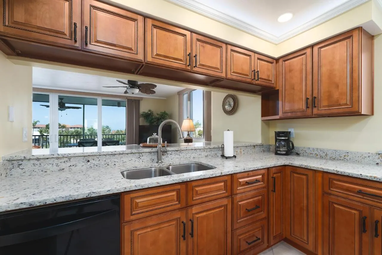 Immaculate Gated Community - Just Across The Street From The Beach! * Fort Myers Beach