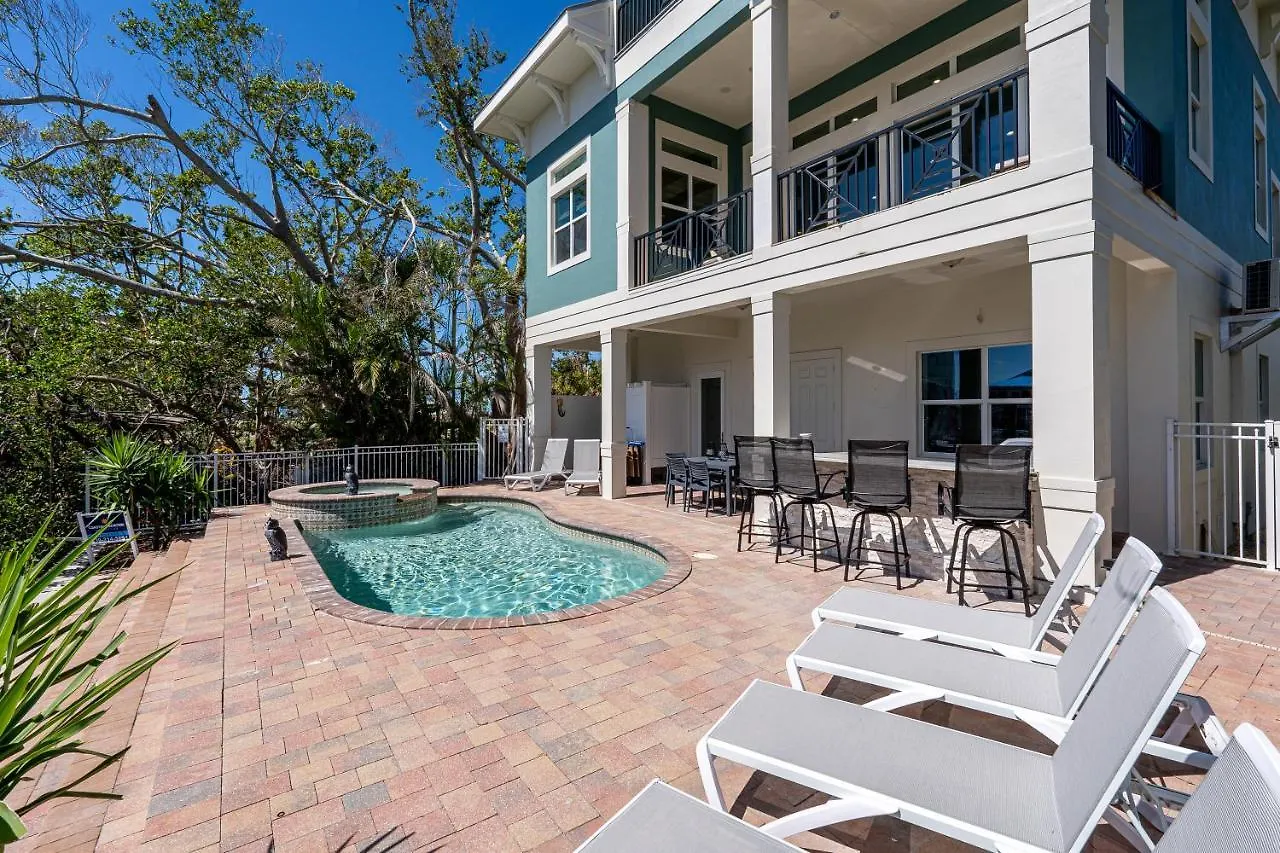 Beautiful With Private Pool On The North End Of Myers Beach! *