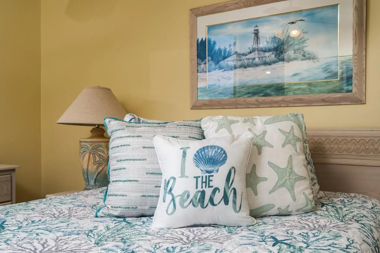 Immaculate Gated Community - Just Across The Street From The Beach! Fort Myers Beach