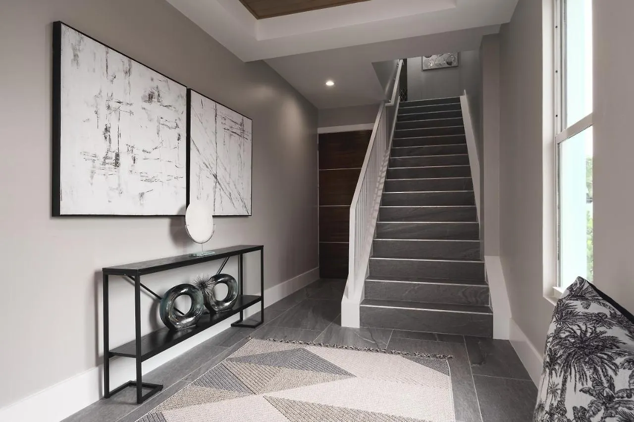 Beautiful New Build - 450 Palermo *