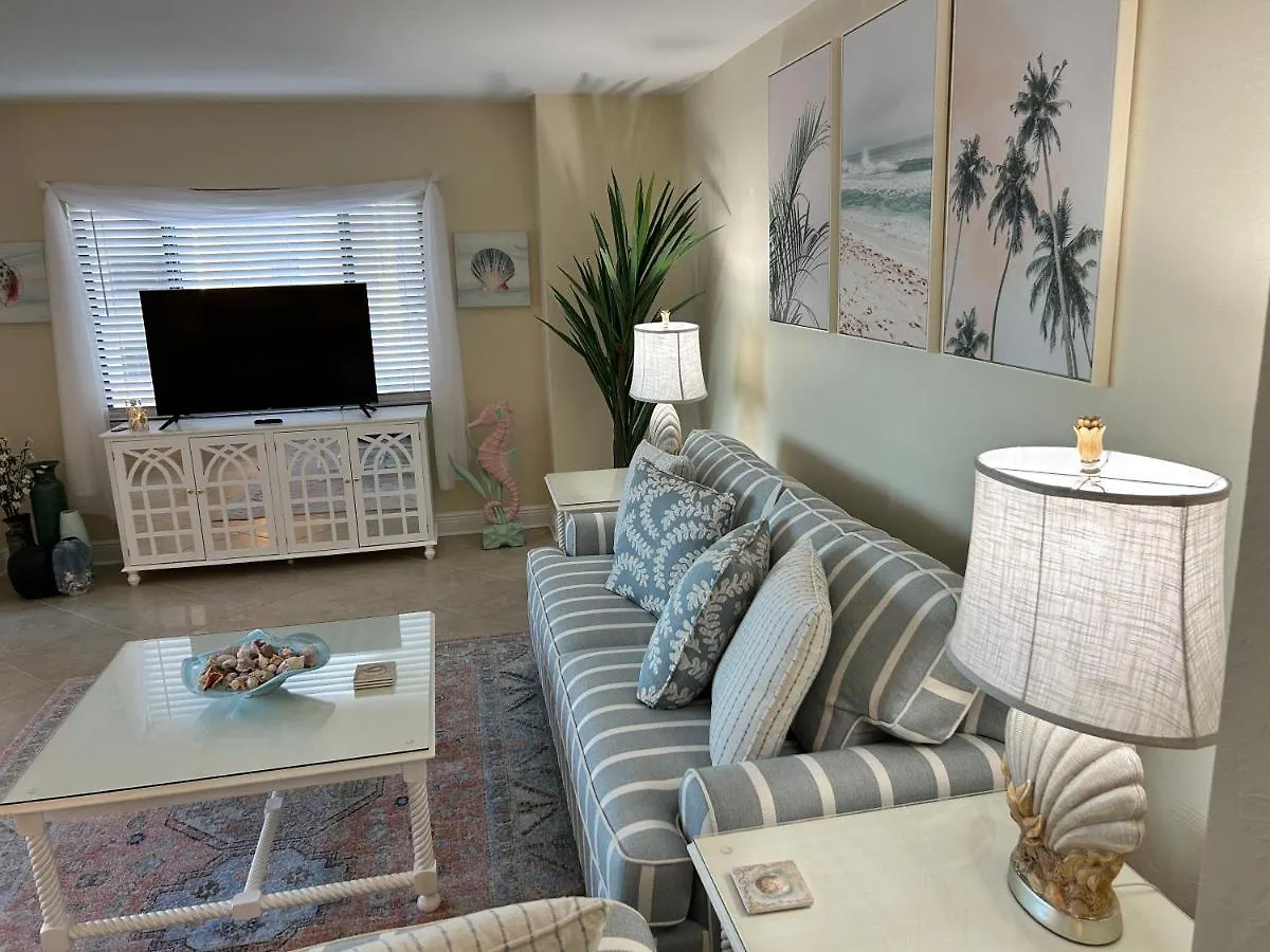 Always Summer On A White Sandy Apart Otel
