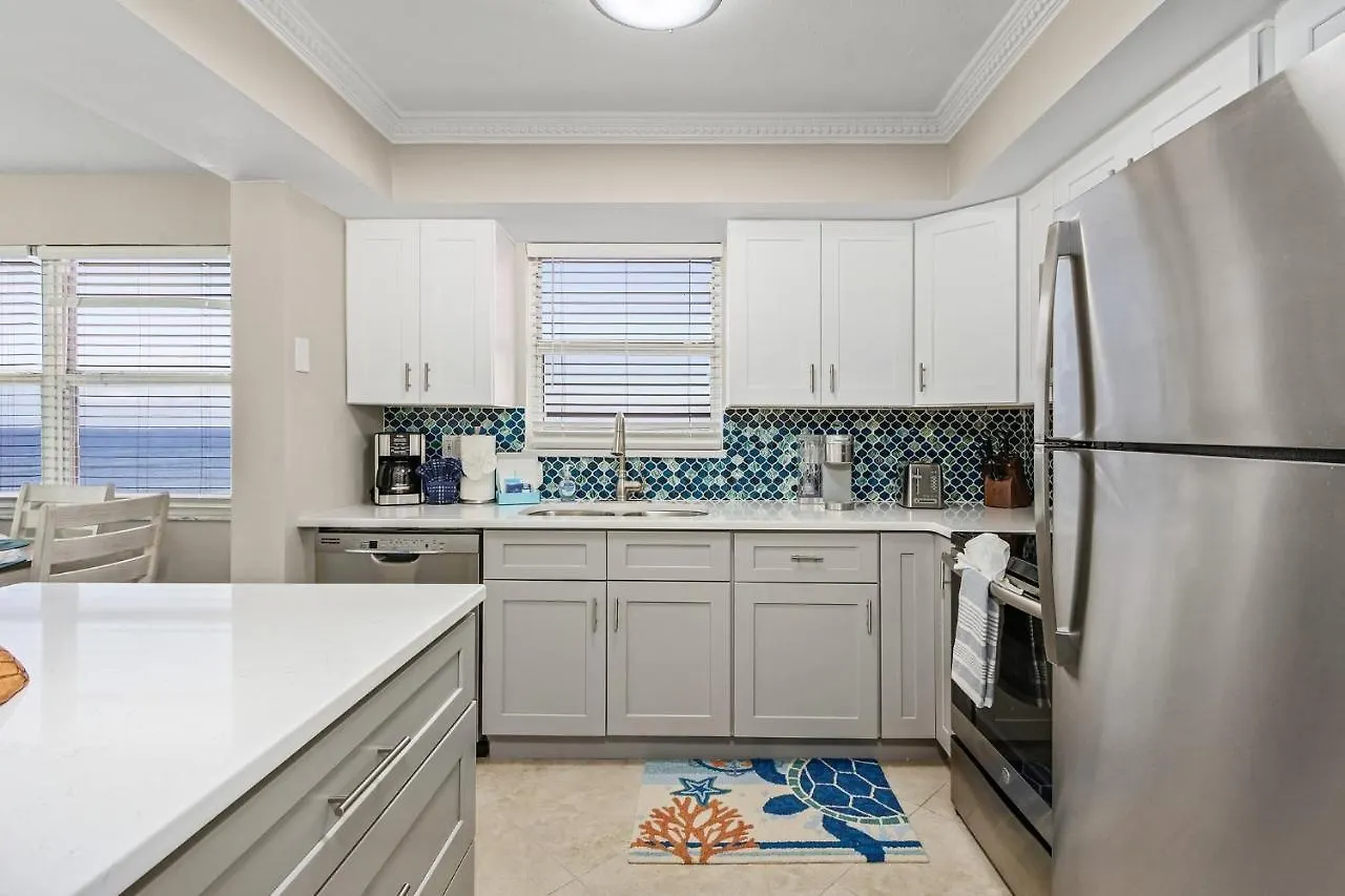 Διαμέρισμα # 506-250 Estero Blvd Apts *