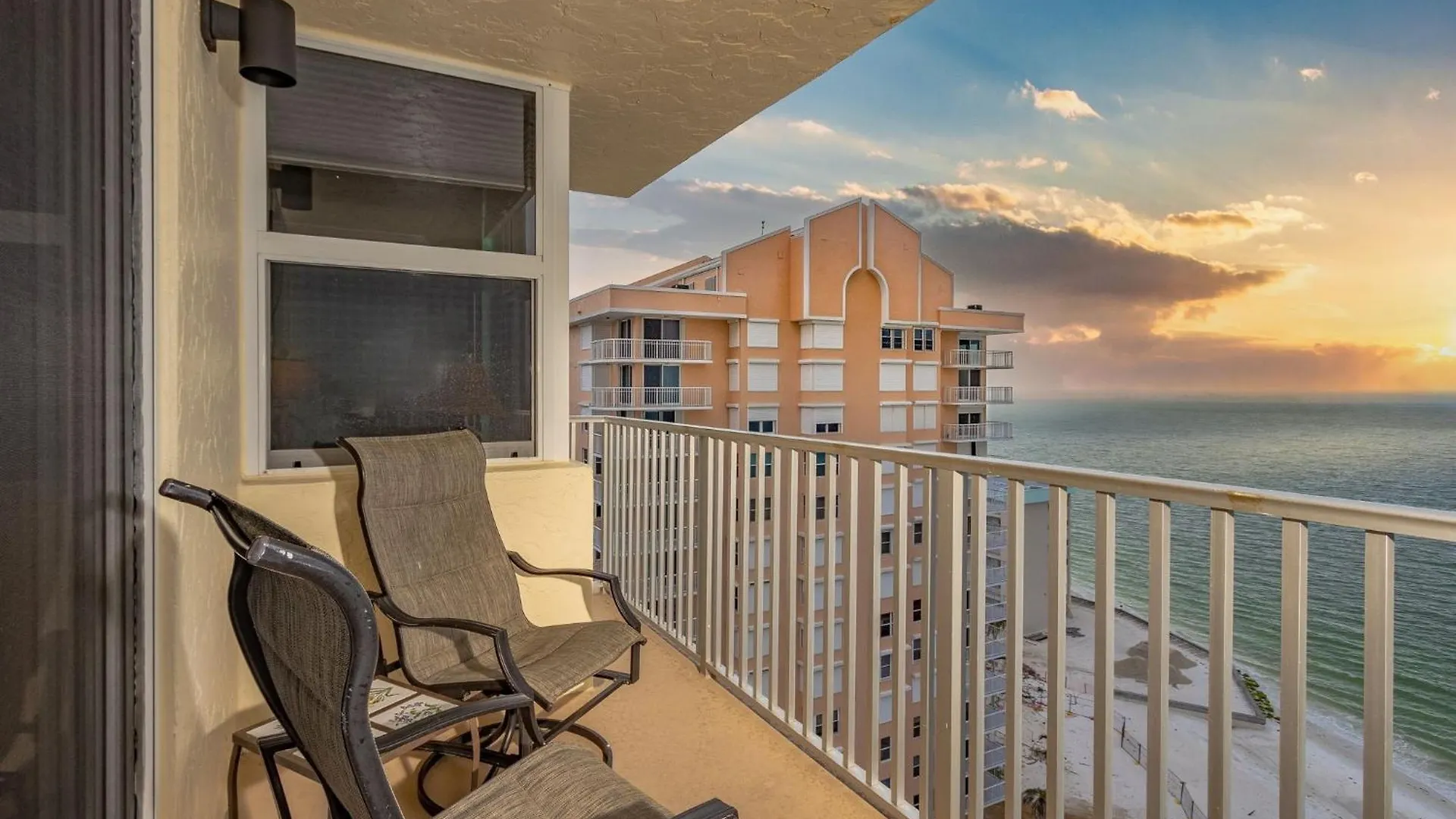 Estero And Tennis Ph5 Building C *