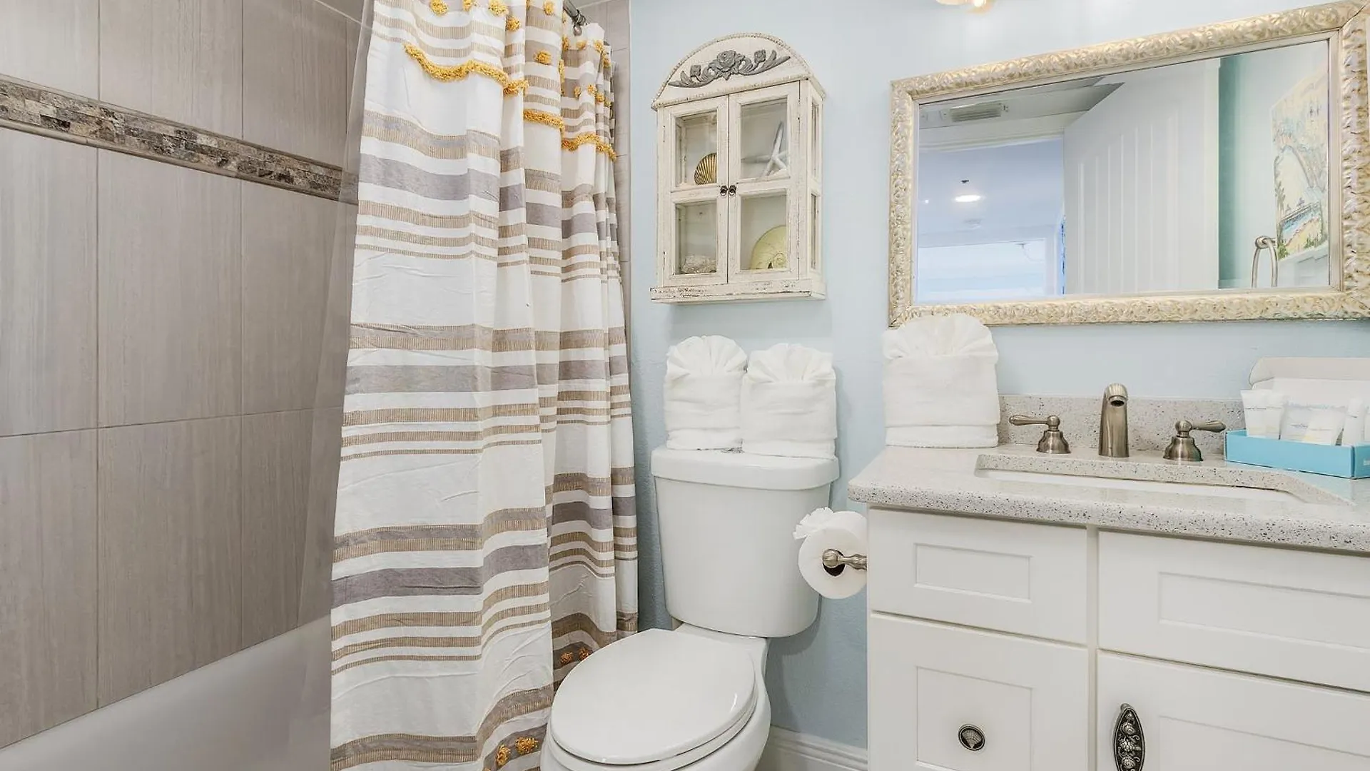 Διαμέρισμα #401 - 250 Estero Blvd *