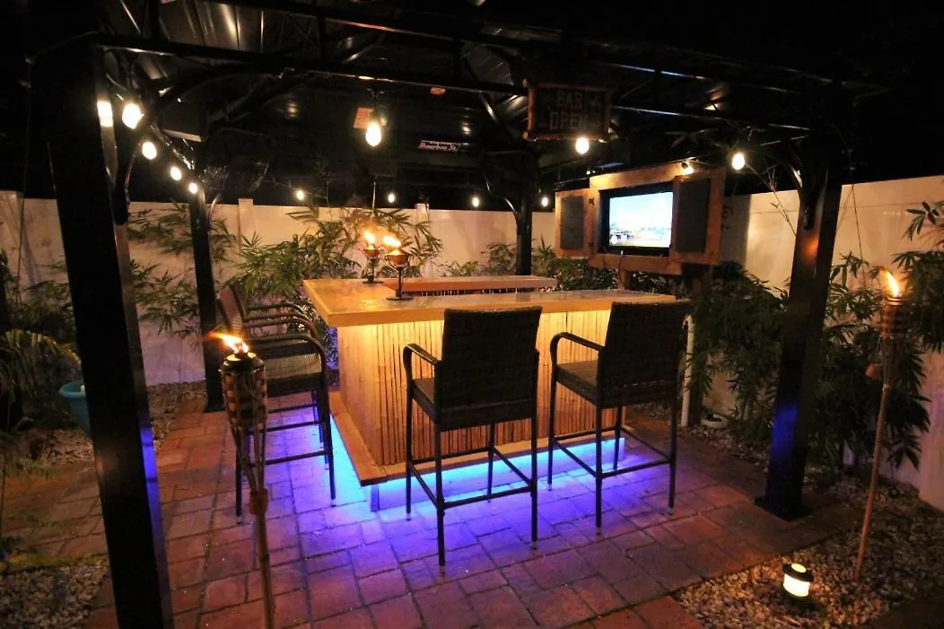 Stylish And Modern 2 Bedroom, 2 Bathroom. The Mermaid Suite. * Fort Myers Beach