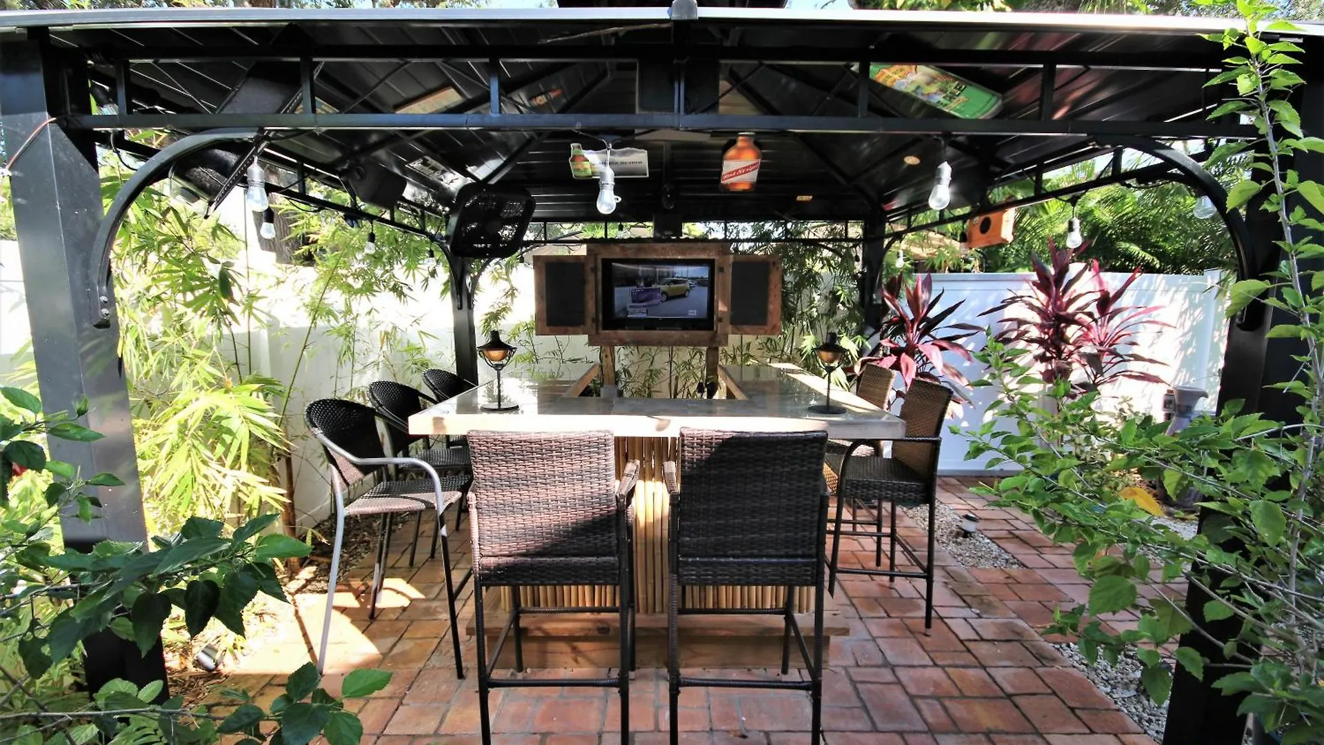 Stylish And Modern 2 Bedroom, 2 Bathroom. The Mermaid Suite. Appartamento