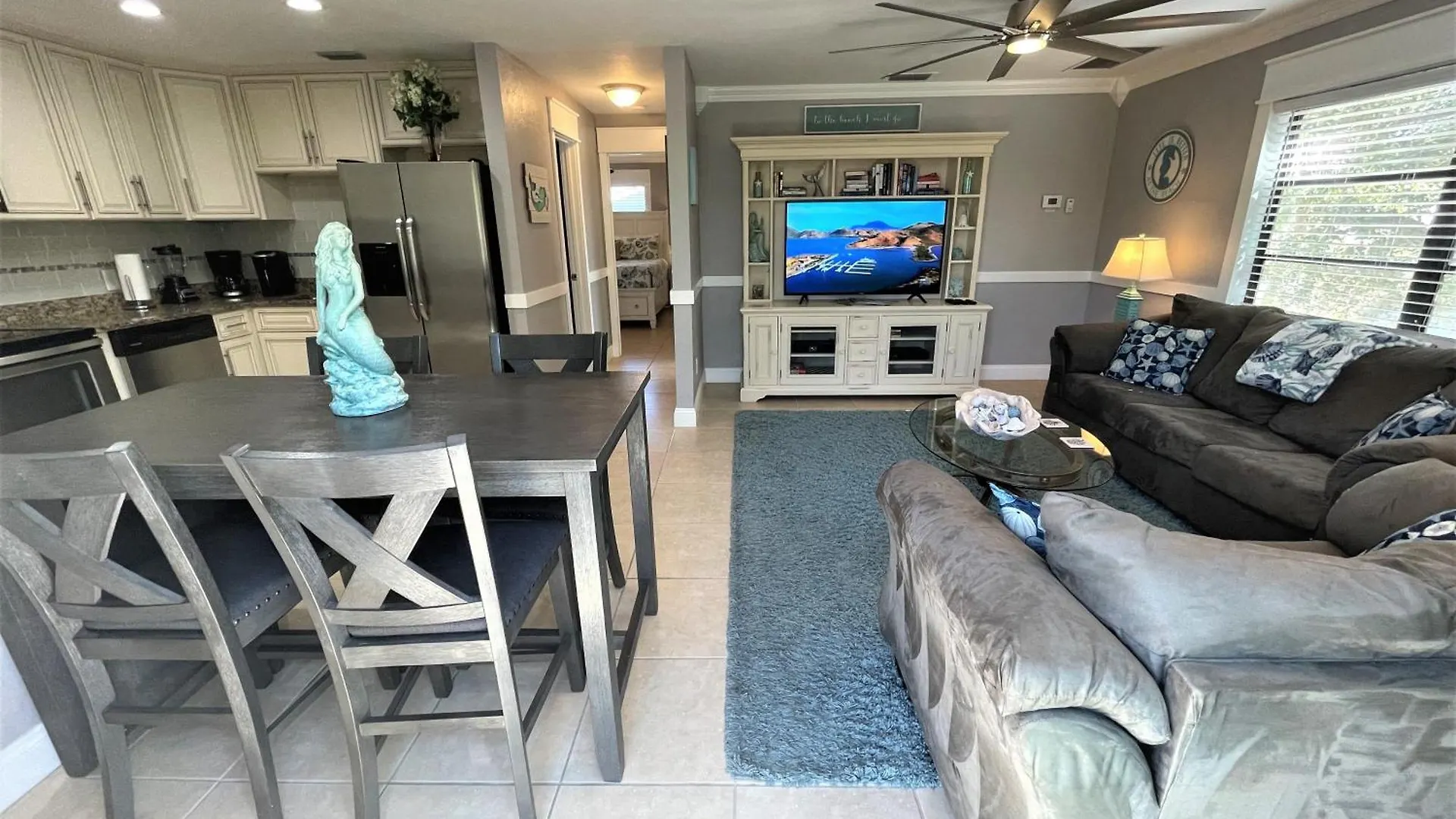 Stylish And Modern 2 Bedroom, 2 Bathroom. The Mermaid Suite. * Fort Myers Beach