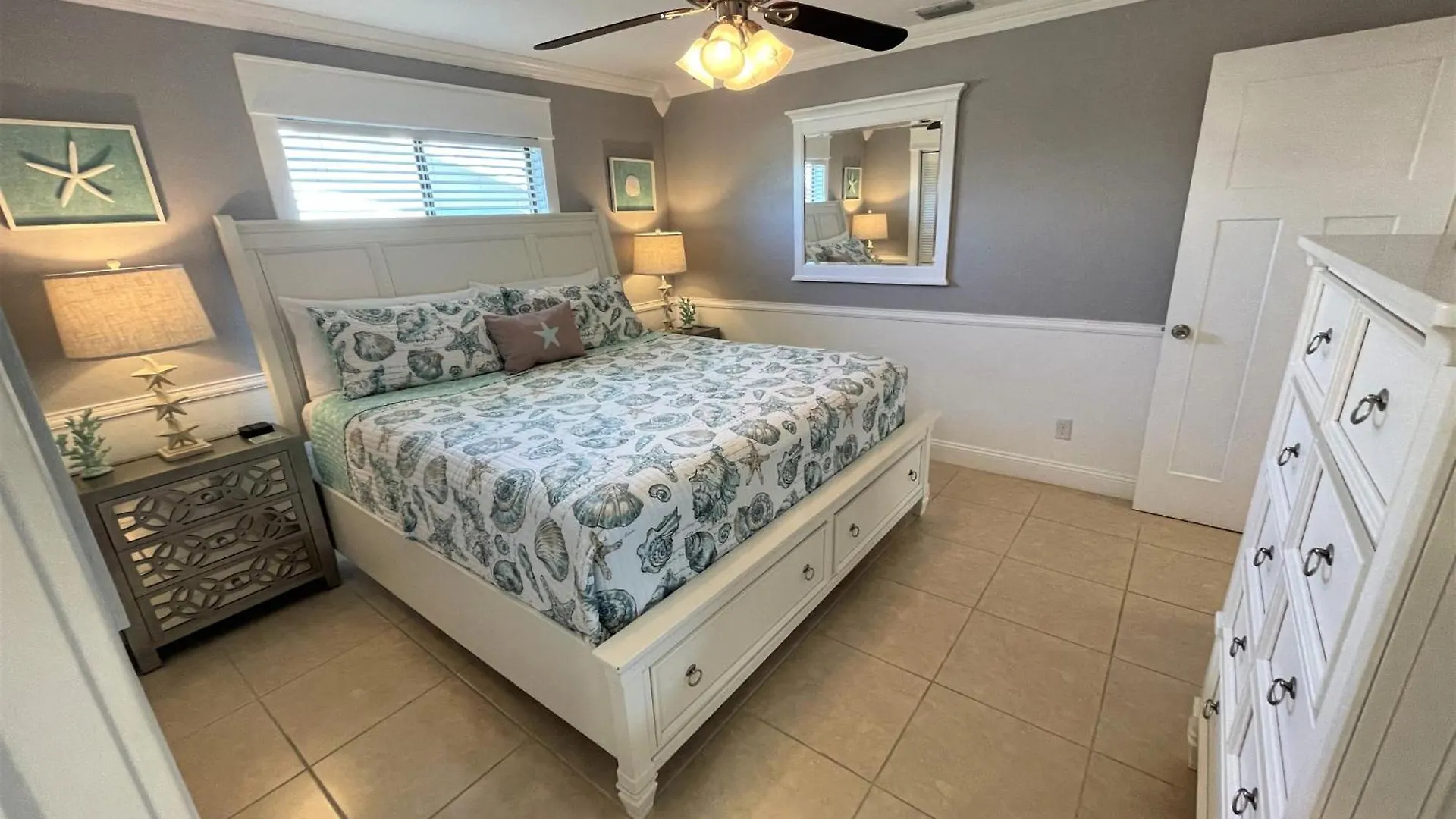 Stylish And Modern 2 Bedroom, 2 Bathroom. The Mermaid Suite. * Fort Myers Beach