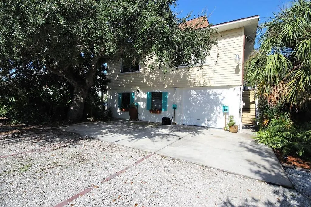 Stylish And Modern 2 Bedroom, 2 Bathroom. The Mermaid Suite. * Fort Myers Beach