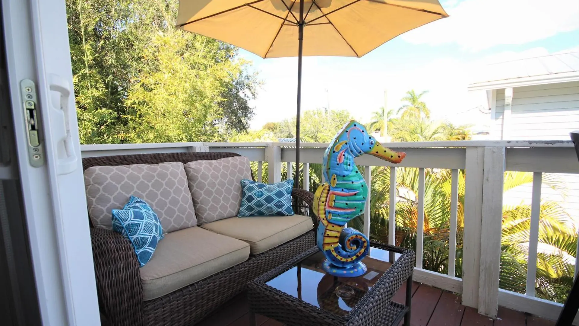 One Block To The Beach! 2 Bedroom 2 Bath. The Seahorse Suite. Apartamento