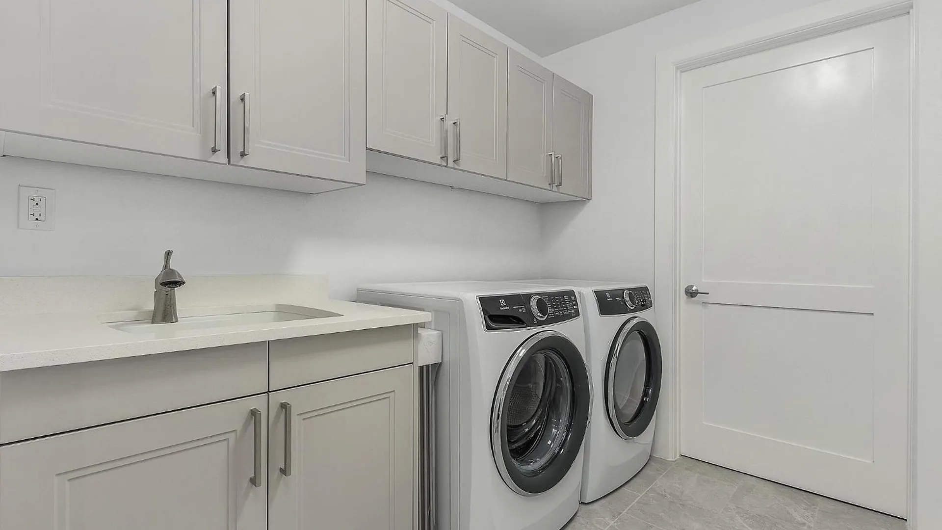 דירה Grandview #603 - 4142 Bay Ln