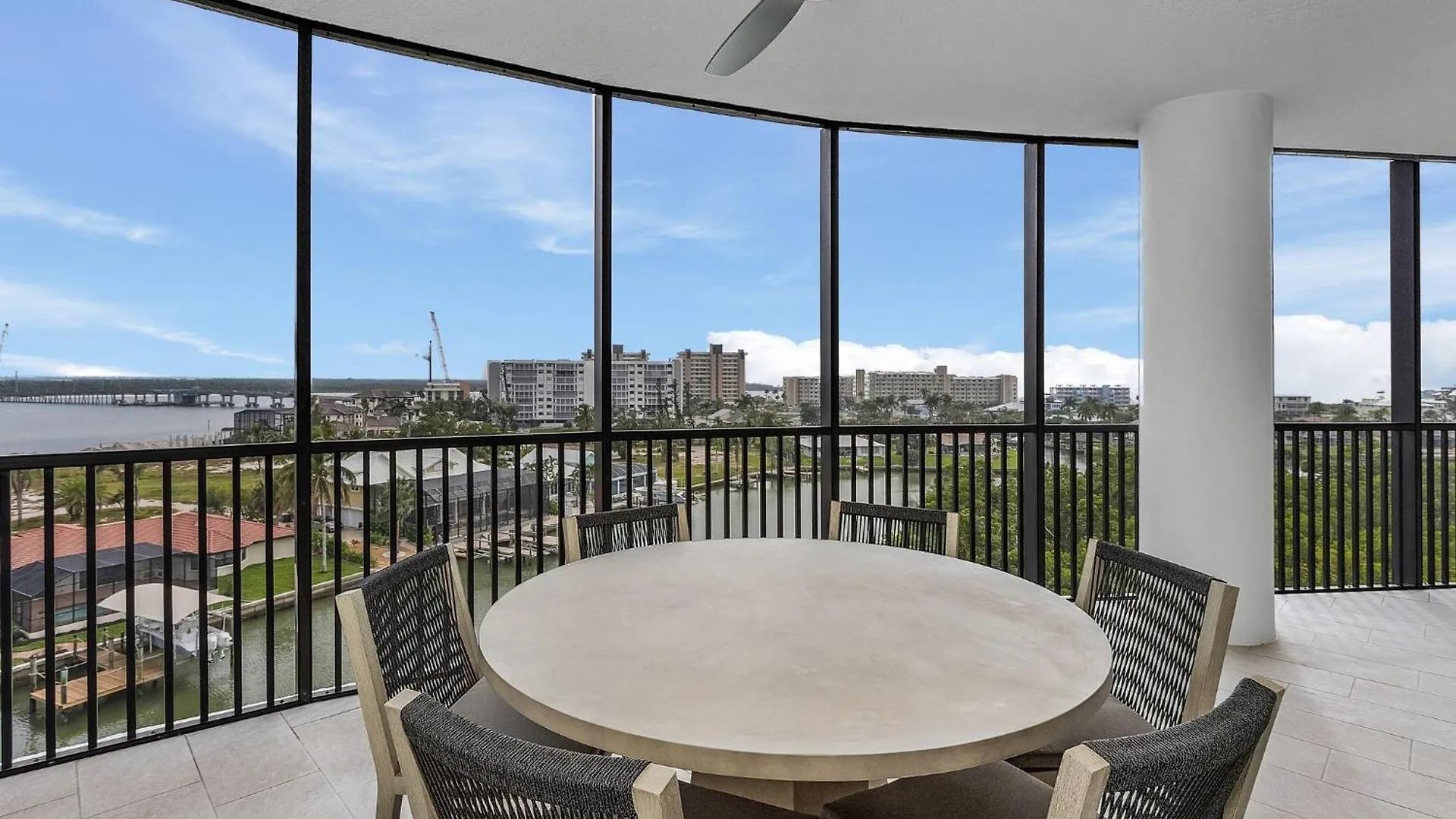 דירה Grandview #603 - 4142 Bay Ln
